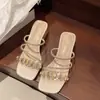 Chinelos para Mulheres 2025 Novas Sandálias com Strass, Sapatos Externos de Verão com Salto Médio, Salto Alto Fashion de Celebridade da Internet de Uma Tira, Saltos Grossos para Mulheres