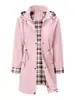 Nuevo Abrigo Largo con Capucha Rojo para Mujer 2025 Cintura con Cordón Forro a Cuadros Impermeable Cortavientos