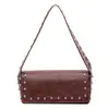 Bolso de axila estilo motocicleta simple y moderno para mujer, estilo retro de principios de otoño, versátil, con remaches, estilo chica popular, bolso de hombro para el día a día