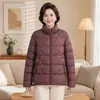Casaco de algodão engrossado para mulheres, curto e leve, adequado para meia-idade e idosos, jaqueta de outono e inverno, casaco de algodão slim fit, novo estilo para mães, jaqueta de algodão pequena, novo modelo