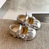 Realize novos vestidos de noite com sapatos de sola macia sapatos de couro primavera e outono meninas médias sapatos de princesa laço sapatos únicos crianças pequenas prata