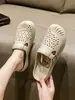 Chinelos de Mãe Antiderrapantes Sola Macia Novos para Mulheres de Meia-idade Verão Não Cansam os Pés Uso Externo Sapatos Femininos Sandálias Fechadas Antiderrapantes