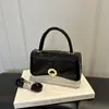Colección Otoño 2026: Bolso pequeño cuadrado de alta gama, estilo retro, versátil bolso tote y bandolera, bolso para el trabajo, bolsos de mujer al por mayor