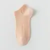 Calcetines para mujer primavera y verano finos absorbentes de sudor transpirables calcetines cortos color liso antideslizantes malla fondo de masaje invisible calcetines al por mayor