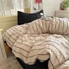 Juego de cuatro piezas de algodón 100% teñido en hilo, lavado, estilo ins Clase A, con rayas mixtas de jacquard y cuadros, etiqueta de tejido relajado, ropa de cama de algodón puro
