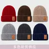 Nuevo Sombrero de Lana Otoño e Invierno Parche de Cuero Sombrero con Protección para las Orejas Hace que la Cara Parezca Más Pequeña Moderno para Salir Sombrero de Punto Cálido Versátil para Hombres y Mujeres