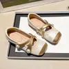 Sapatos Mary Jane de Couro para Meninas Estilo Primavera/Outono 2026 Sapatos de Princesa para Crianças Sola Macia Sapatos de Uma Sola Bordado com Bandeira Cadarço Sapatos para Ocasiões Formais