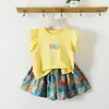 Conjunto de Verano para Niñas 2026 Nuevo Estilo Camiseta de Manga Acampanada para Niños Pantalones de Falda Floral Conjunto de Dos Piezas
