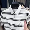 Camiseta Casual de Verano para Hombre, Manga Corta, Rayas Simples, Cuello Campana, Imitación de Algodón, Ropa para Hombre con Logo de Pony Bordado en el Pecho