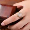 Artículo de venta caliente transfronterizo en Europa y América: Anillo de moda hemisférico exagerado chapado en oro para mujer, anillo de cobre lujoso con circonita cúbica