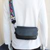 Bolso pequeño estilo japonés de moda para hombre, bandolera con cinta distintiva, estilo urbano, para mujer, 2024
