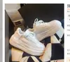 Sapatos Brancos com Solado Grosso para Mulheres Verão 2023 Novo Estilo Coreano Moda Plataforma Nicho Cadarço Bico Redondo Esportivo