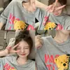 Nueva Camiseta de Verano 2025 Estilo Coreano con Estampado de Letras y Oso para Mujer, Holgada, Estilo Perezoso, de Longitud Media, Algodón Puro