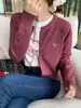 Cárdigan de punto bordado rojo para mujer, prenda exterior de otoño e invierno, nuevo suéter fino, ajuste ceñido, manga larga, prenda interior, top básico