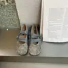 Zapatos planos de mujer de moda, versátiles y de suela blanda para 2026, con un estilo suave de inspiración francesa y un moderno diseño de lunares, perfectos para usar en capas y como calzado exterior