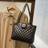 Bolsa de Hombro con Cadena de Gran Capacidad Estilo Nuevo Inspirada en Chanel al por Mayor, Popular en Línea, Bolso Tote Versátil de Gama Alta para Mujer
