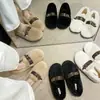 Sapatos de inverno fofos sem cadarço com uma fivela de couro quente, sapatos tipo mocassim femininos 2026, forrados com fleece, fivela de metal, estilo coreano