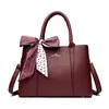 Bolso de mano nuevo para mujer, bolso de hombro de gran capacidad, bolso tote con pañuelo de color sólido retro, bolso tote versátil para el día a día
