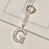 Pingente de chaveiro de carro com 26 letras em inglês cravejado de diamantes transfronteiriço, decoração de bolsa com strass de argila, atacado de chaveiro de celular