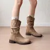 Couro macio~Botas curtas plissadas estilo western para mulheres, estilo vintage outono e inverno 2026, botas da moda de meia-panturrilha que aumentam a altura para mulheres baixinhas