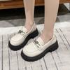 Mocasines Mary Jane de tacón grueso y suela gruesa con mariposa de metal, estilo británico, combinables, para invierno de 2024