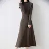Nuevo Vestido Suéter Básico Versátil de Punto para Mujer, Ajustado, de Longitud Media, para Otoño e Invierno, con Cuello Semi-Alto y Diseño de Punto