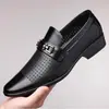 Otoño 2023 nuevo zapatos formales de cuero para hombre zapatos casuales blancos de punta fina estilo británico sin cordones 5755