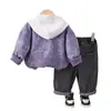 Conjunto de Ropa para Niños Primavera y Otoño 2026 Nueva Moda Chaqueta de Béisbol con Capucha Tie-Dye Conjunto de Tres Piezas Ropa de Otoño para Bebé