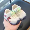 Nuevos zapatos de niña para verano 2026 nuevo modelo verano transpirables gato KT zapatillas deportivas para niños malla zapatillas de correr