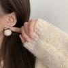 Pendientes de Pompón Peludo para Mujer 2026 Nuevos Pendientes de Botón de Moda Diseño de Nicho Sensación de Alta Gama Accesorios para Orejas de Otoño e Invierno