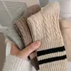 Calcetines de Lana para Mujer de Primavera y Otoño, Engrosados y Cálidos, con Diseño de Trenza, de Longitud Media hasta la Pantorrilla, Estilo Universitario Japonés, Calcetines Holgados Versátiles de Doble Raya