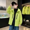 Chaqueta de senderismo para exteriores de principios de otoño para niños, nuevo estilo 2026, chaqueta deportiva impermeable para adolescentes y niños, adecuada para primavera y otoño