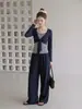 Camiseta azul marino elegante de cuello redondo, hombros normales, manga larga para mujer, nuevo modelo de otoño, bloques de color, efecto de dos piezas, con tiras de amarre