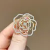 Broche de Camelia Hueca Estilo Chanel, Broche de Lujo de Gama Alta para Mujer con un Toque Elegante, Broche de Alta Clase para Accesorios de Traje y Abrigo