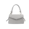 Bolsa pequena quadrada texturizada popular deste ano para mulheres, Lançamento Outono 2026, bolsa de ombro simples de cor sólida, bolsa transversal para o dia a dia