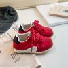 Zapatillas de entrenamiento alemanas estilo coreano para niñas, nueva colección otoño/invierno 2026, zapatillas ligeras y versátiles para niños y niñas, aptas para tallas medianas y grandes