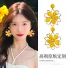 Pendientes de Botón de Flor Estilo Resort Costero 2026 Nuevo Estilo Caliente Sensación de Alta Gama Hace que la Cara Parezca Más Pequeña Pendientes Grandes Exagerados Joyería para el Oído de Mujer