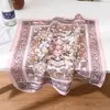 Lenço Quadrado de Tecido Espinha de Peixe Suave Estilo Coreano para Mulheres, Lenço de Seda com Design Nicho Estilo Ins para Uso Diário, Realça a Elegância, Lenço Pequeno