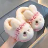 Pantuflas de algodón de invierno para niños con talón para niñas, cálidas para el hogar, de felpa peluda para padres e hijos, antideslizantes, de suela gruesa, de algodón para niños mayores