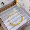Cuentas de Disco de Moda y Minimalistas con un Toque de Lujo, Cuentas de Disco Chapadas en Oro de Cobre, Pulsera de Tres Peces Koi Triturados, Estilo de Nicho de Lujo Ligero para Mujeres