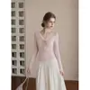 Camiseta AUDIST rosa de renda falsa duas peças com decote V e manga longa para mulheres, estilo suave de outono de 2026, top elegante