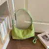 Bolso de axila con tachuelas de nicho transfronterizo, bolso de mano de cuero suave vintage para mujer, nuevo modelo 2026, bolso de hombro y cruzado de alta gama