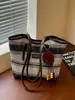 2026 Bolso de un solo hombro a cuadros de alto valor, moderno, gran capacidad, personalizado, elegante, retro, para el día a día, tipo tote