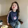 Camiseta infantil de algodão puro estilo americano com três listras para meninas, nova blusa estampada estilosa de manga comprida para crianças mais velhas, primavera e outono