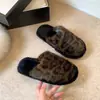 Pantuflas mullidas de moda con estampado de leopardo para mujer, nuevo estilo de invierno 2026, cálidas y cómodas para usar en interiores y exteriores, de suela plana, con diseño de punta cerrada