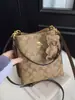 2026 Nuevo Bolso Cubo de Moda de Alta Gama Versátil de Tendencia para Mujer, Popular Bolso de Hombro Cruzado Retro de Lujo Ligero de Alto Valor