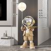 Decoração de piso grande de astronauta de luxo leve, armário de TV, decoração de sofá lateral, clube de hotel, mudança para nova residência