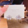 Pendientes de plata S925 con forma de aguja, hojas de rosa y flores frescas, trébol de cuatro hojas, elegantes pendientes de perlas a juego, pendientes de celebridades de Internet.
