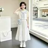 Conjunto Casual de Verão para Meninas: Roupas de Verão da Moda e Estilosas para Crianças, Conjunto de Duas Peças com Xale Grande para Crianças, Camiseta de Manga Curta e Saia