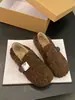 Zapatos peludos para mujer, ropa de exterior, lana de cordero, nuevo estilo de invierno, cálidos, de suela suave, forrados de felpa, sin cordones, zapatos posparto, 2026